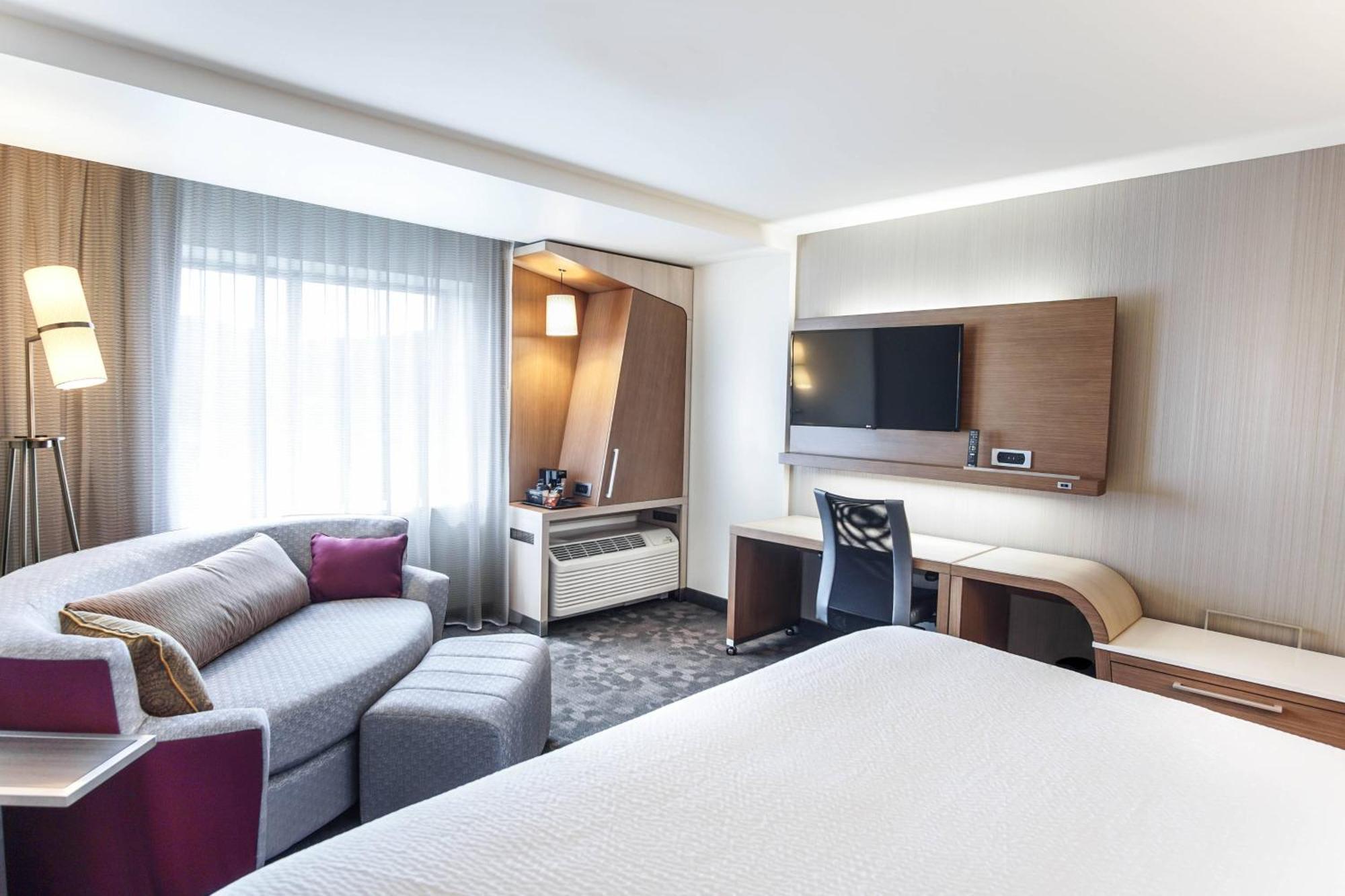 Courtyard By Marriott Lenox Berkshires Hotel Exterior photo