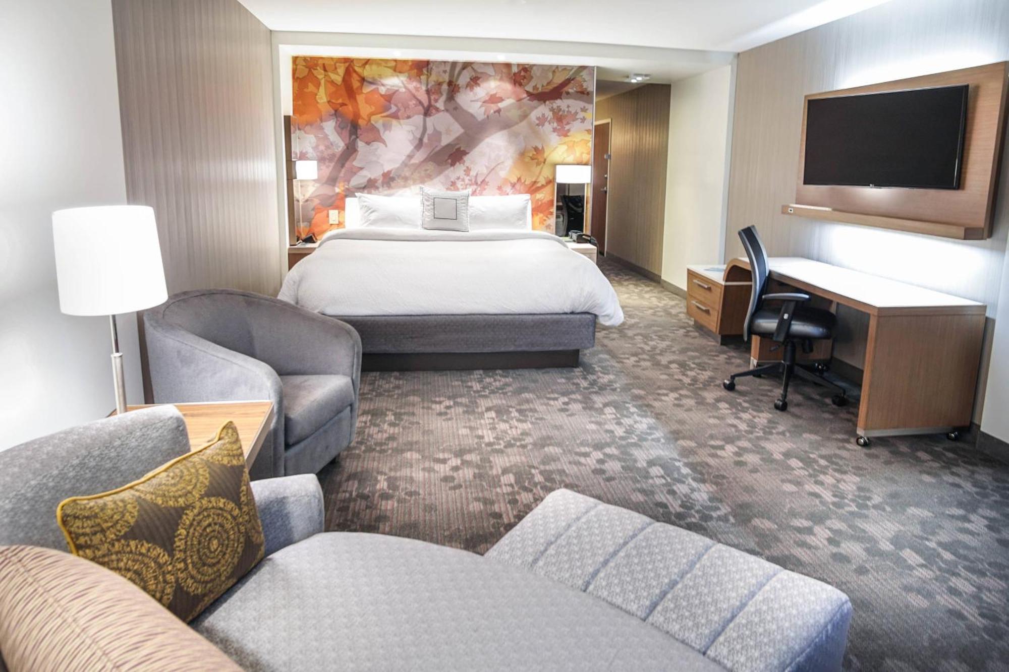 Courtyard By Marriott Lenox Berkshires Hotel Exterior photo