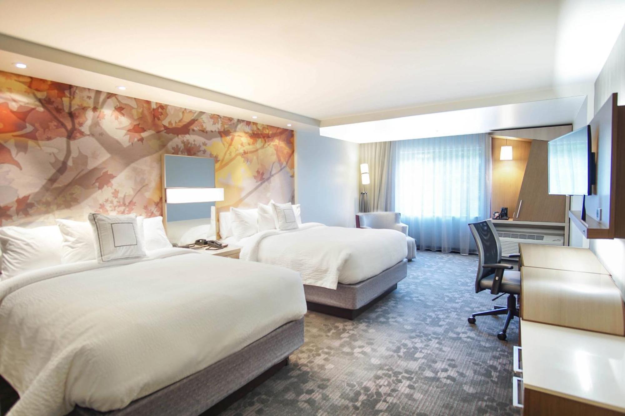 Courtyard By Marriott Lenox Berkshires Hotel Exterior photo
